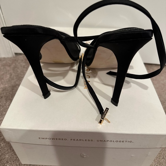 Good American On Point strap heels - Picture 2 of 7